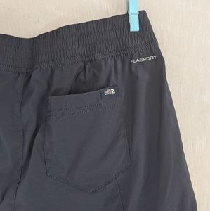 North Face FlashDry Shorts W6